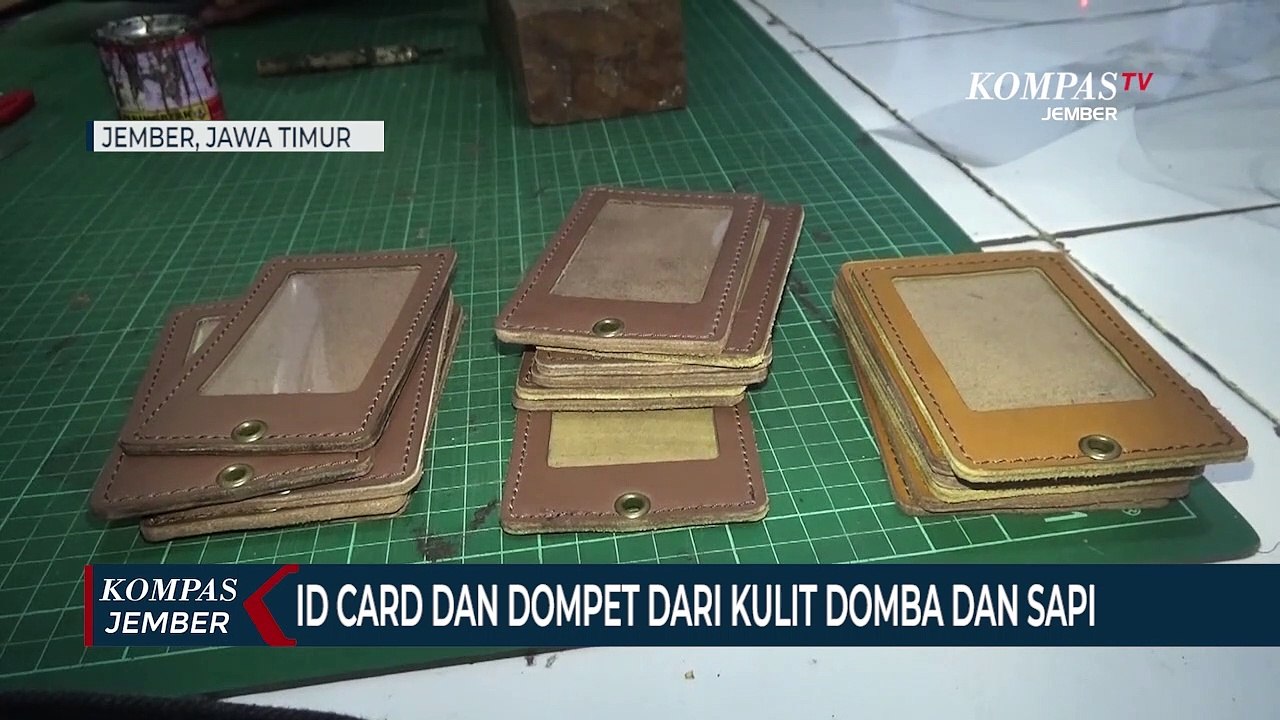 Mahasiswa Isi Waktu Luang dengan Membuat Id Card dan Dompet dari Kulit Hew