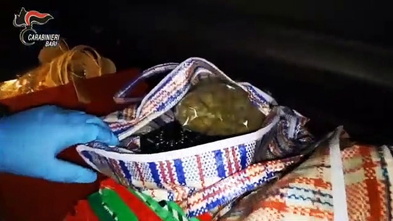 Bari - 112 chili di marijuana haze seuqestrati in un garage (10.03.21)