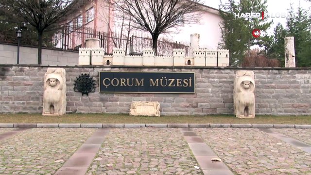 Çorum'da bir çiftçi tarlada çalışırken 3 bin 500 yıllık Hitit mührü buldu