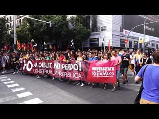 La marxa dels estudiants entra a Via Laietana