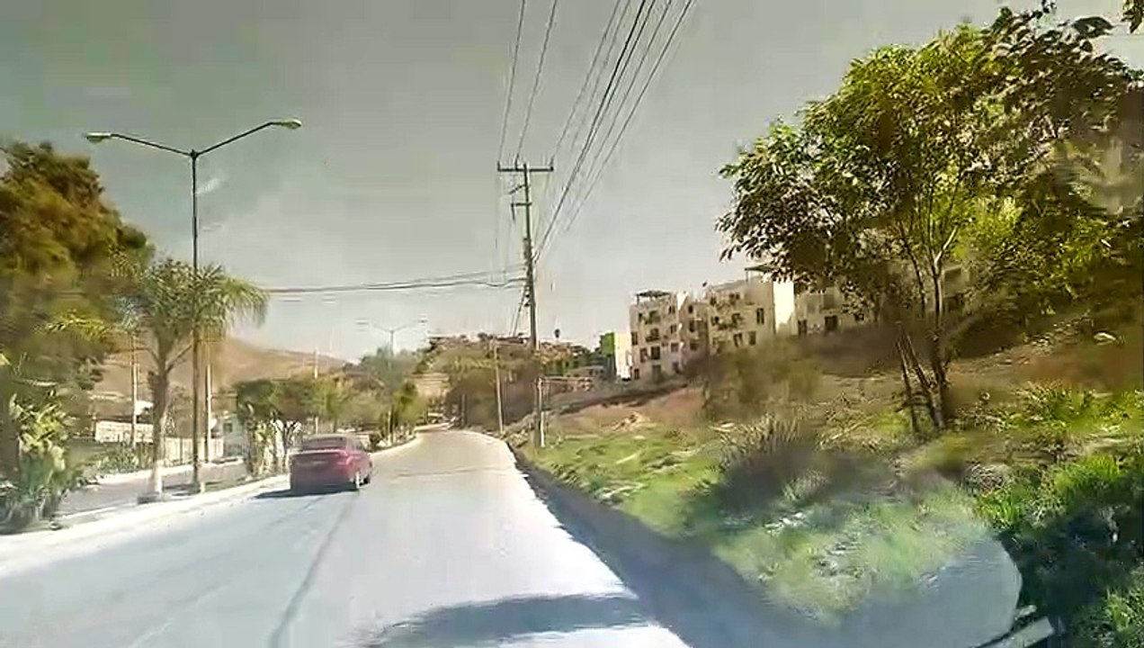 Paseo turistico en la ciudad de tijuana baja california mexico con bonito dia buen clima colonia valle verde