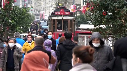 İstiklal Caddesi'nde Yaşanan Yoğunluk Nedeniyle Girişler Belirli Saat Aralıkları İle Kapatıldı
