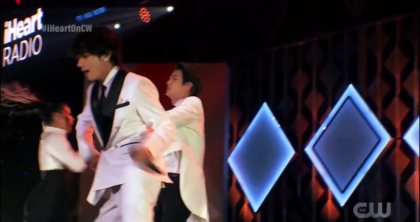 BTS, Halsey - "Boy With Luv" (Live)