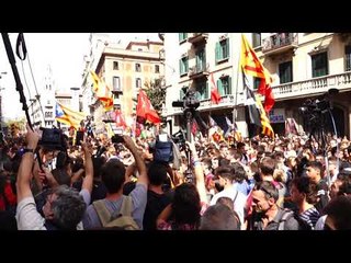 Manifestants escridassen Jefatura Policia