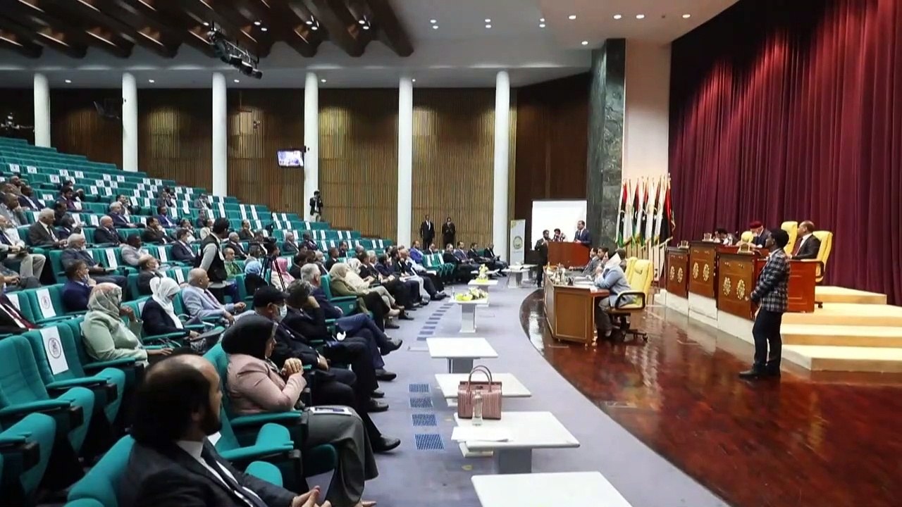 البرلمان الليبي يمنح حكومة الدبيبة الثقة ممهدا الطريق نحو الانتخابات