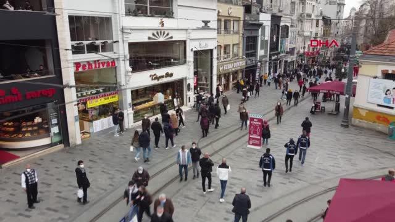 İSTİKLAL CADDESİ YOĞUNLUK NEDENİYLE KAPATILDI - 2