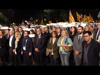 'Els segadors' finalitzen l'acte de "1 any de vergonya"