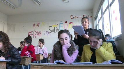 مدرّسة كردية تخشى من تداعيات الحرب السورية على مستقبل طلابها