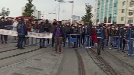 Yoğunluk oluşan İstiklal Caddesi'ne girişler belirli sürelerle kapatıldı