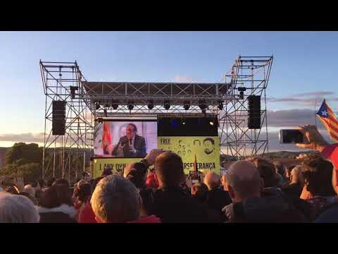 Llach canta pels presos davant de Lledoners