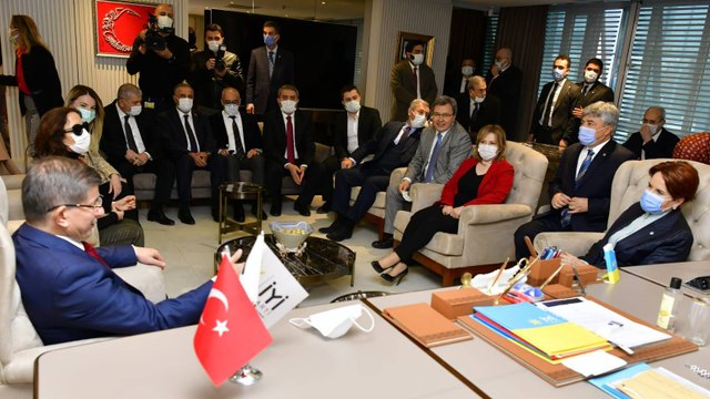 Davutoğlu'ndan Akşener'e destek ziyareti