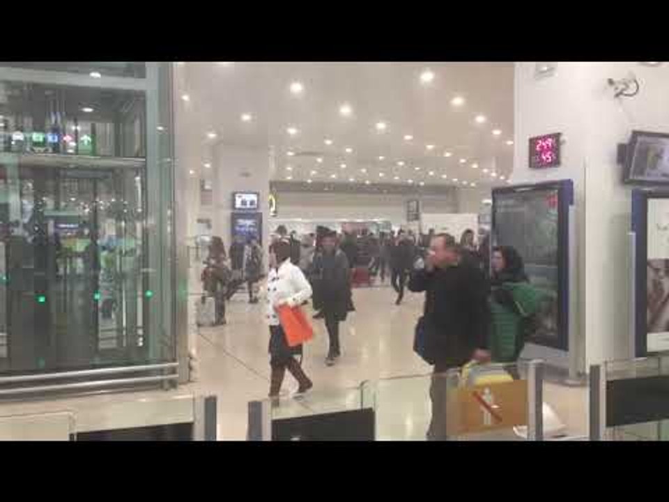 Fum al vestíbul de l'estació de Sants