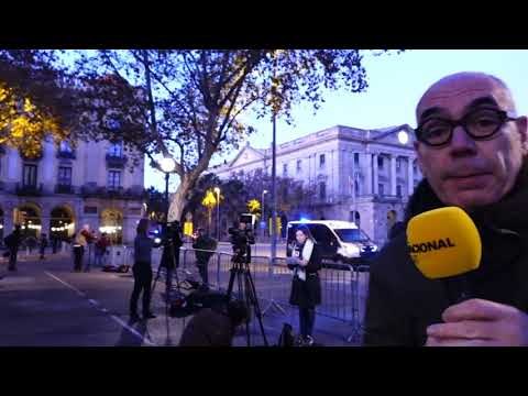 Iu-tuber al perímetre de seguretat del Consell de ministres