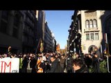 Els mossos es retiren i els manifestants baixen per Via Laietana