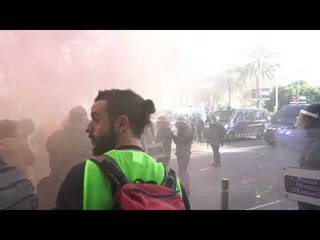 Tensió entre manifestants i policia a Drassanes