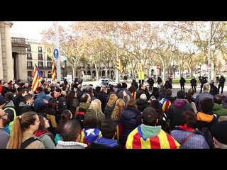 Manifestants criden: "El vostre conseller és a la presó"