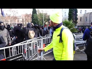 Tensió entre manifestants per la violència