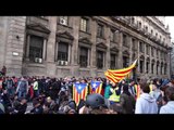 Els manifestants reivindiquen els carrers quan marxen els mossos