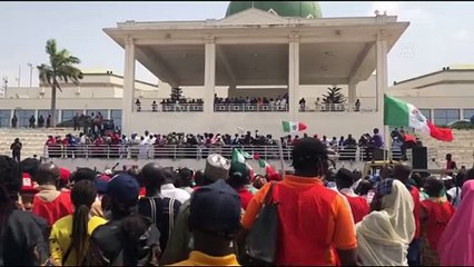 Video herunterladen: ABUJA - Nijerya'da işçi sendikaları yeni asgari ücret yasa tasarısını protesto etti