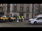 Els taxistes ocupen la Gran Via a l'espera de l'assemblea