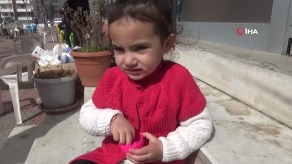 Küçük Asmin evlat nöbetindeki ailelerin neşe kaynağı oldu
