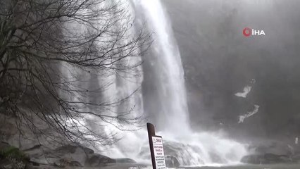 Kar suları eridi, tabiat harikası şelaleler coştu