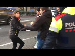 Download Video: Tensió entre Mossos i manifestants a Gran Via amb Urgell