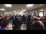 21-F: Els manifestants surten de les vies de l'estació de Renfe de plaça Catalunya