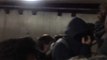 21-F: Manifestants surten de les vies del tren de l'estació de Renfe de plaça Catalunya