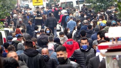 Yoğunluk nedeniyle İstiklal Caddesi'ne girişler kapatıldı