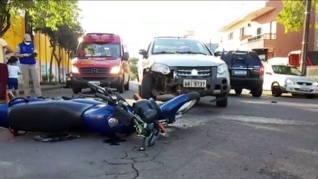 Mulher fica ferida em acidente envolvendo três veículos no São Cristóvão