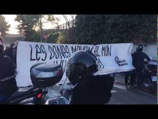 Un piquet feminista atura el trànsit a Esplugues de Llobregat