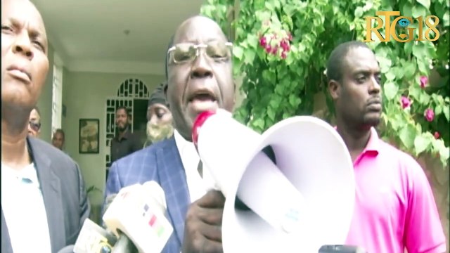 Minis TPTC Nader Joiséus, an prezans li nan Ansavo, plizyè abitan zòn lan te pwoteste pou mande wout