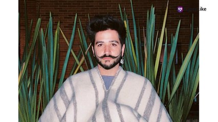 Camilo Echeverry y el póster que se encontró por las calles de Madrid