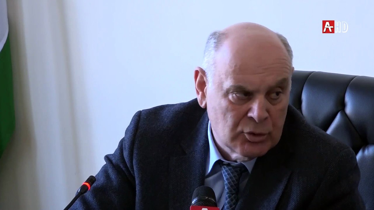 Аслан Бжания встретился с депутатами