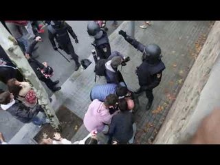 L'actuació de la Policia Nacional a l'escola Dolors Monserdà-Santapau