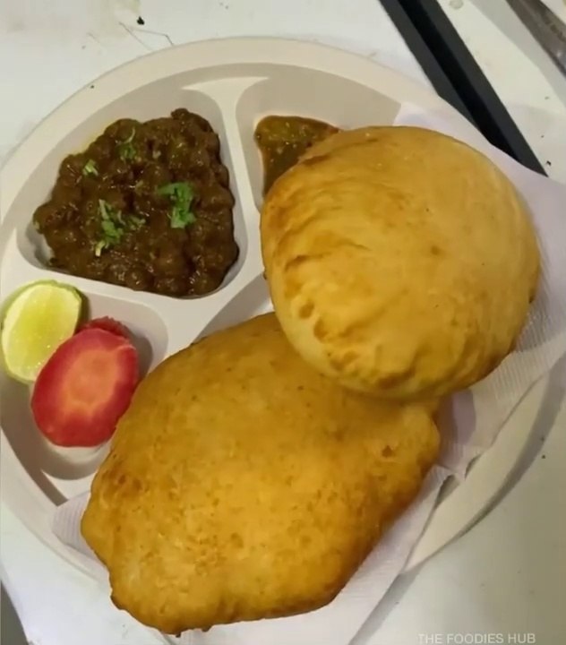 chole bhature street style || chole bhature street food delhi || chole bhature street food || #viral