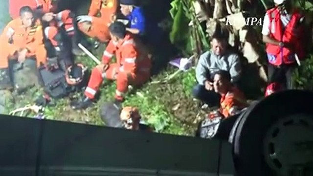 Begini Kendala Saat Evakuasi Bus Pariwisata Yang Masuk Jurang di Sumedang