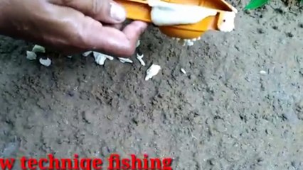 The ancient method of fishing Hopefully do not miss it  used bread powderfish oilsmall trunk | CreativeVilla.