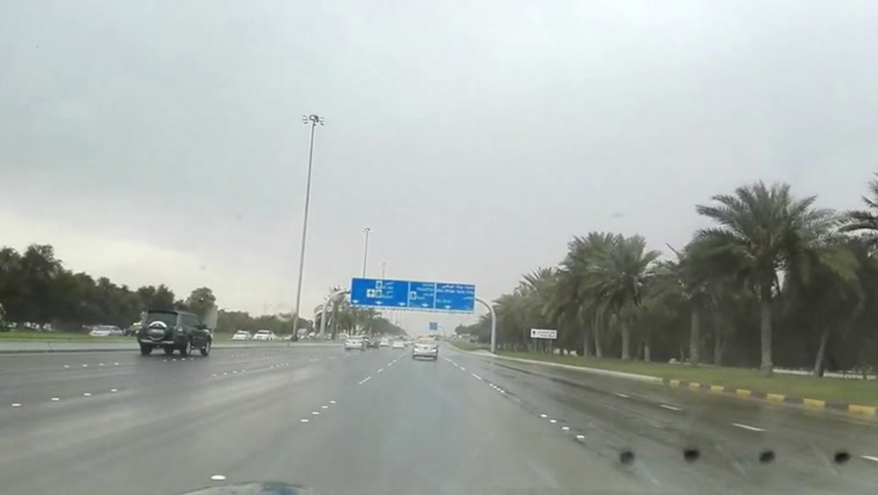 rain in abu dhabi.mp4