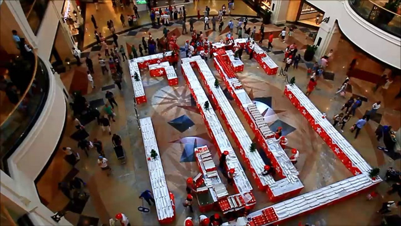 700m-long super-sized Stollen cake draws big crowd