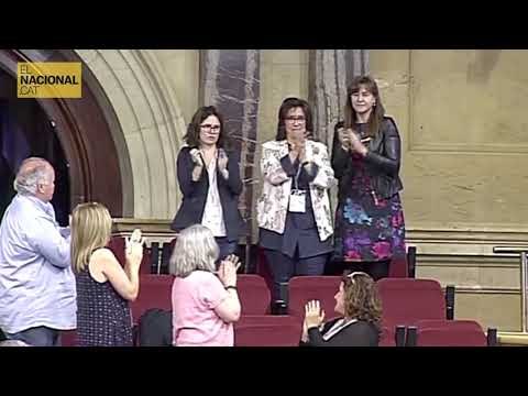 El Parlament aplaudeix els familiars i les parelles dels presos