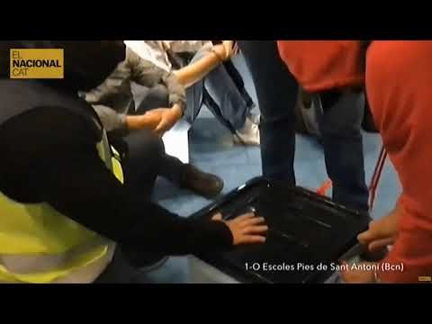 JUDICI PROCÉS | Policies retiren urnes de les Escoles Pies de St. Antoni (BCN) sense problemes