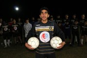 Esad rejiminin elinde olan babasını kurtarmak için futbolcu olmak istiyor