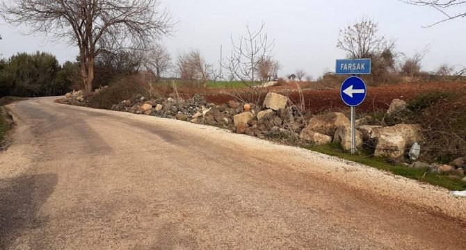 ‘Pes’ dedirten hırsızlık, trafik işaret tabelalarını çaldılar