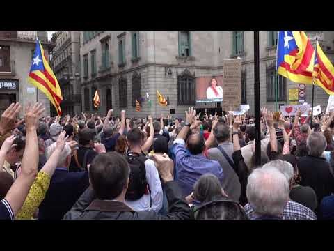 Colau, escridassada al final del seu discurs