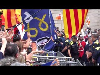 Alta tensió a Sant Jaume amb la sortida de Colau