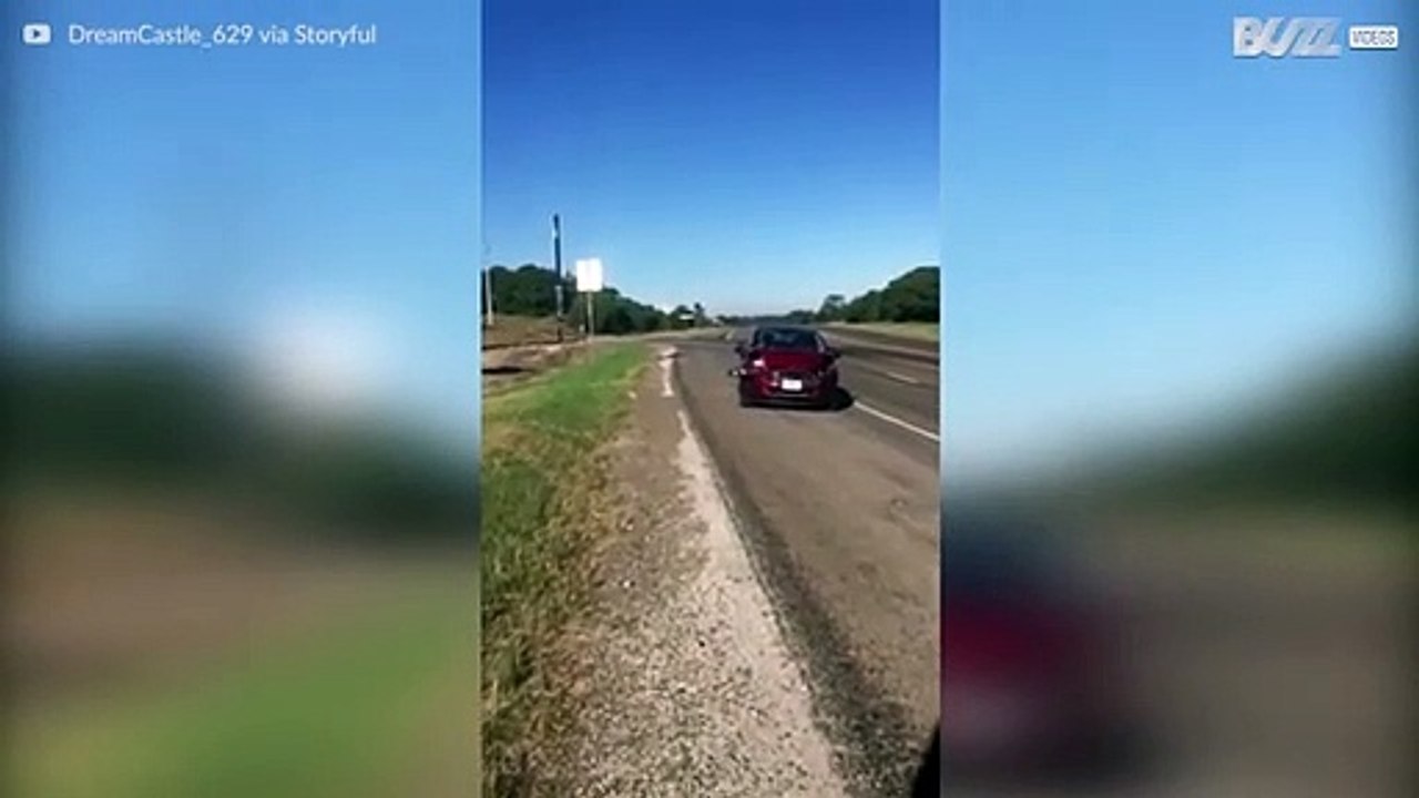 Mann singt zu kaputter Hupe nach Unfall