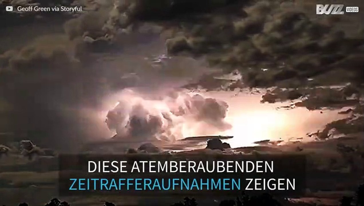 Blitze erhellen die australische Nacht