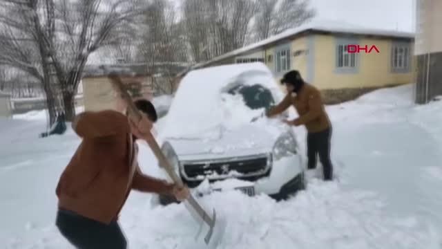 VAN Türkiye'nin en soğuk ilçesi Çaldıran'da kar kalınlığı, yarım metreyi aştı